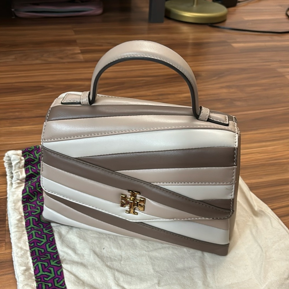 Like new RARE*** Tory Burch Kira crossbody